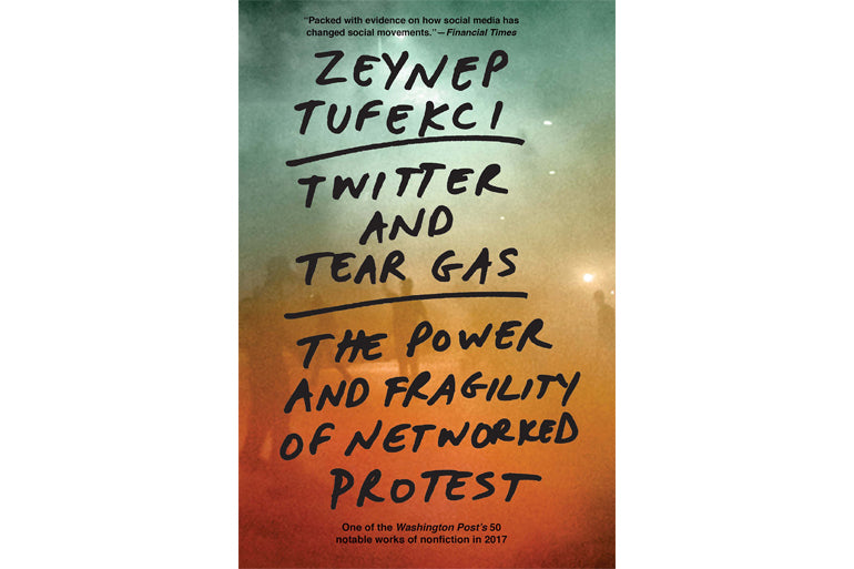 Twitter et les gaz lacrymogènes : la puissance et la fragilité des protestations sur les réseaux